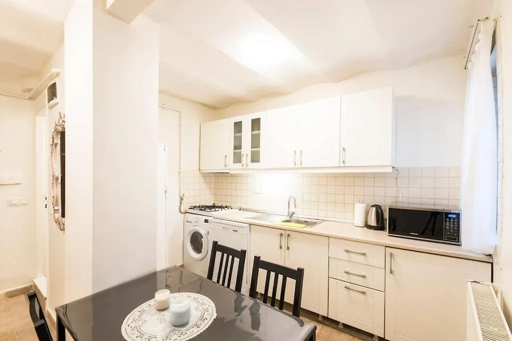 Apartment Beautiful 1 Bedroom Apt. W/Ac 400 Meters Taksim Square Istanbul